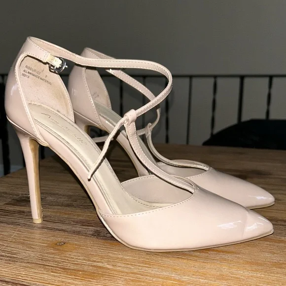 High heals - Picture 3 of 5